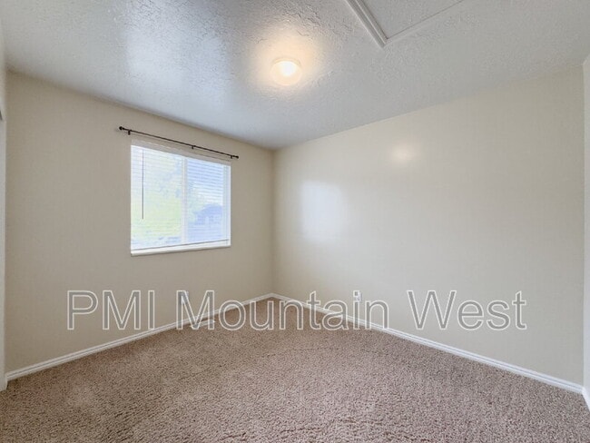 Building Photo - 2419 1850 N St