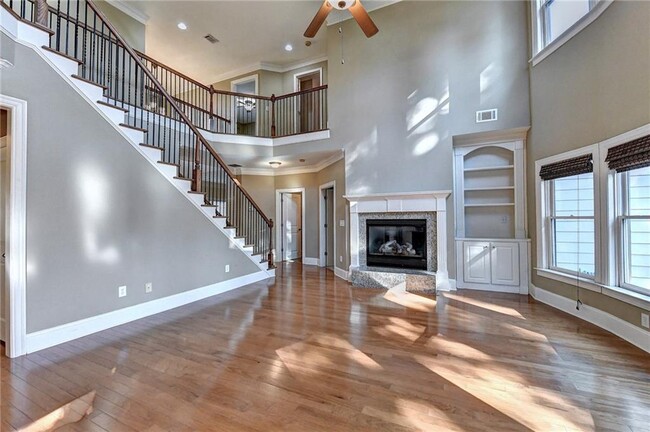 Building Photo - 5570 Viewpoint Ct
