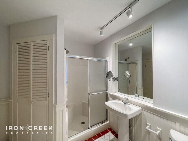 Building Photo - Beautiful 3-Bed/3.5-Bath Home in Gated Fai...