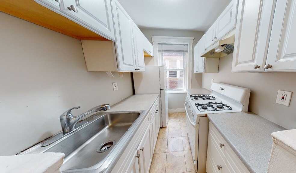 Building Photo - 3 Gray Gdns W