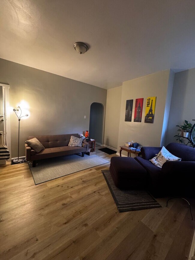 Building Photo - 4 Bed, 2 Bath in Oakland- Available Aug 1- Pitt Off Campus Housing