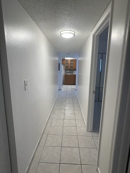 Building Photo - 2744 W 60th St