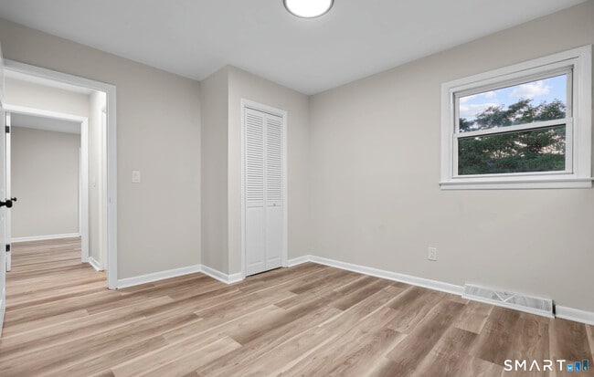 Building Photo - 280 Marion St