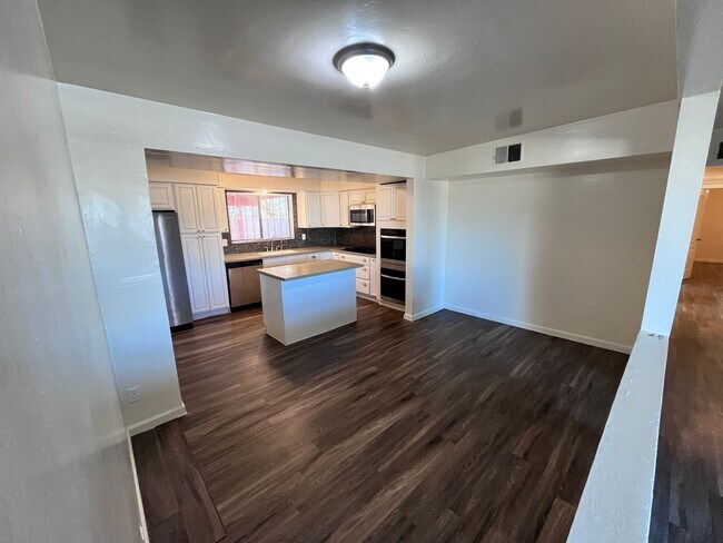 Building Photo - 7130 E 30th St