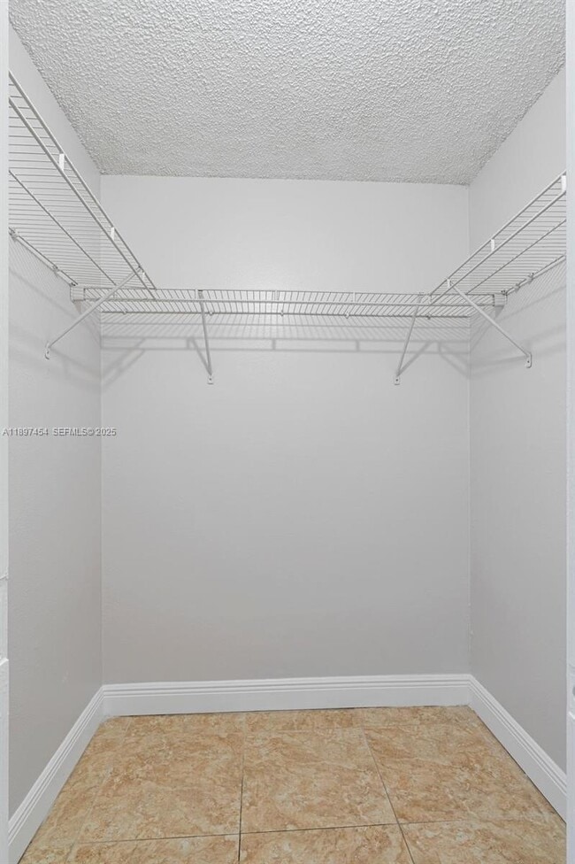 Building Photo - 9451 Evergreen Pl