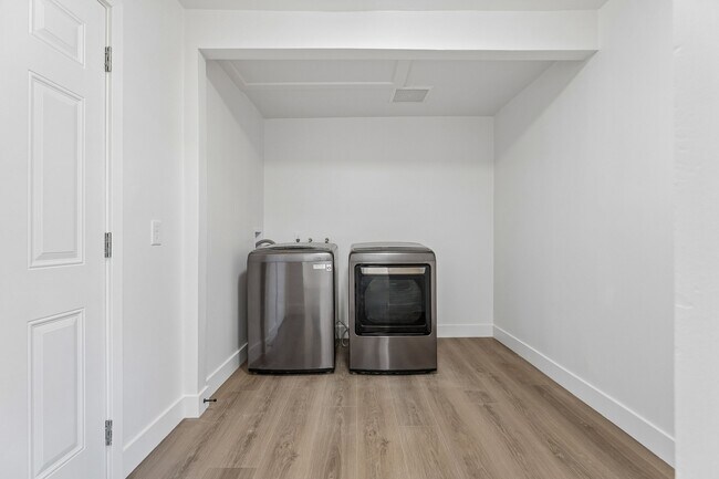 Building Photo - 4737 N 13th Ave