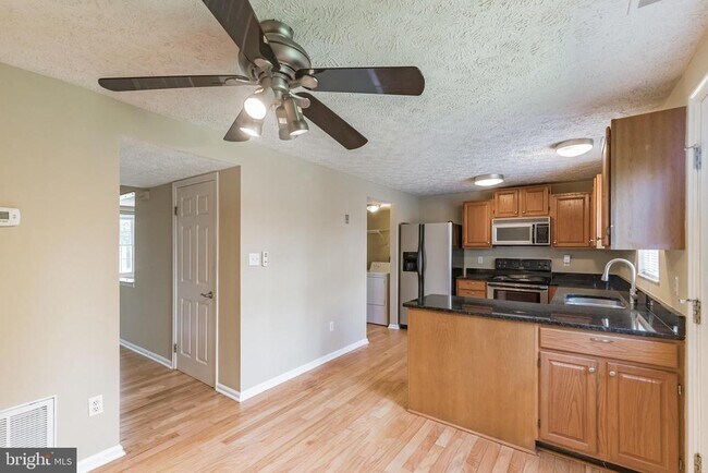 Building Photo - 6302 Betsy Ross Ct