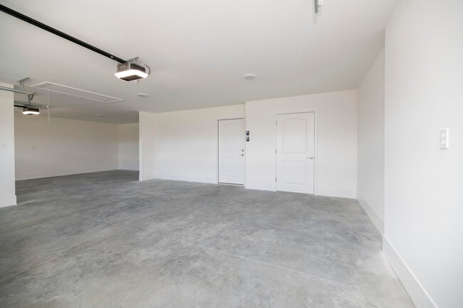 Building Photo - 2026 Wes Milligan Ln