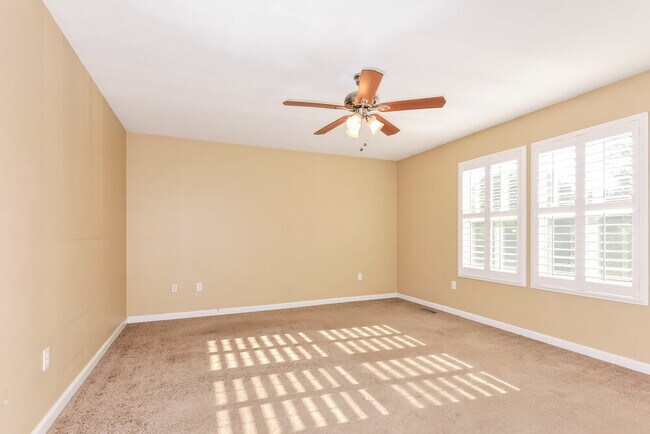 Building Photo - 428 Red Coat Tr