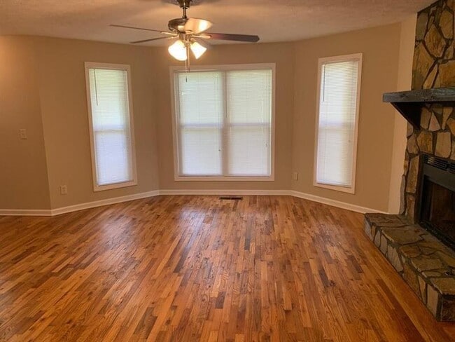 Building Photo - 768 Emerald Forest Cir SW