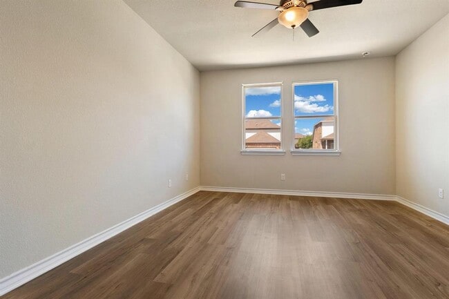 Building Photo - 1341 Eagle Ray St