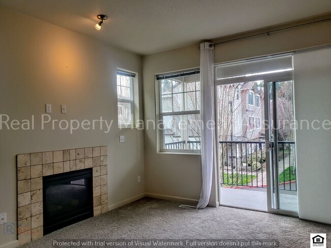 Building Photo - Urban 3 BR / 3.5 BA + Bonus Loft, Townhous...