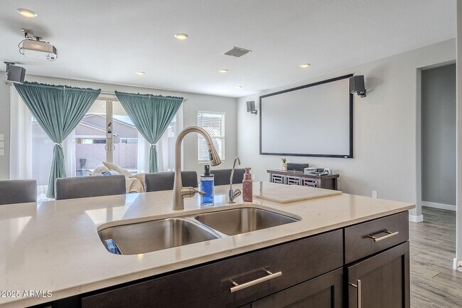 Building Photo - 9935 E Thornbush Ave