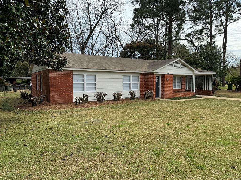 Building Photo - 990 Parkwood Dr