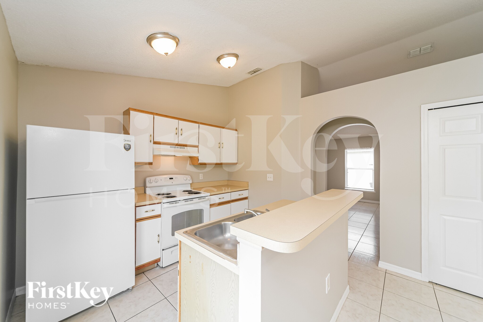 Building Photo - 440 Breezeway Dr