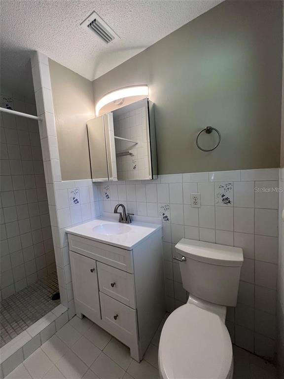 Building Photo - 3013 NE 25th Ct