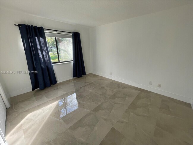 Building Photo - 409 Lakeview Dr
