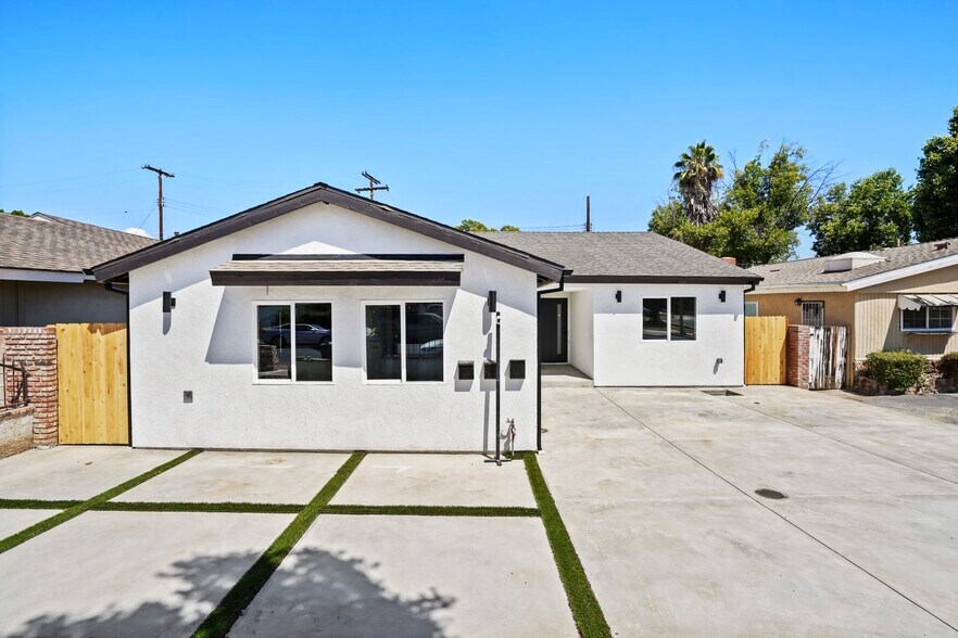 Building Photo - 7906 Oakdale Ave