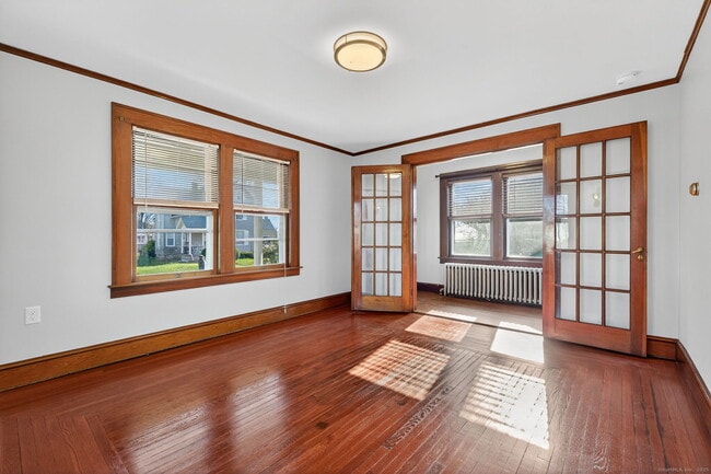 Building Photo - 12 N Main St