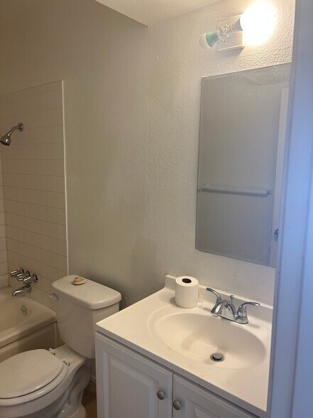 Building Photo - 6340 Casada Way