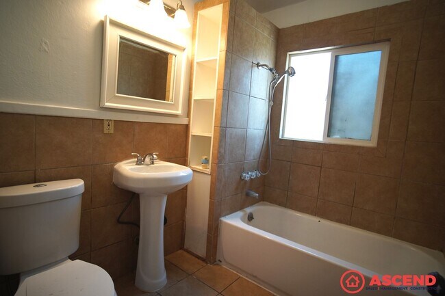 Building Photo - Charming 3BR/2BA Home in the Heart of Downtown Bakersfield