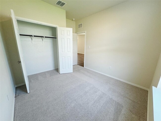 Building Photo - 596 Papaya Dr