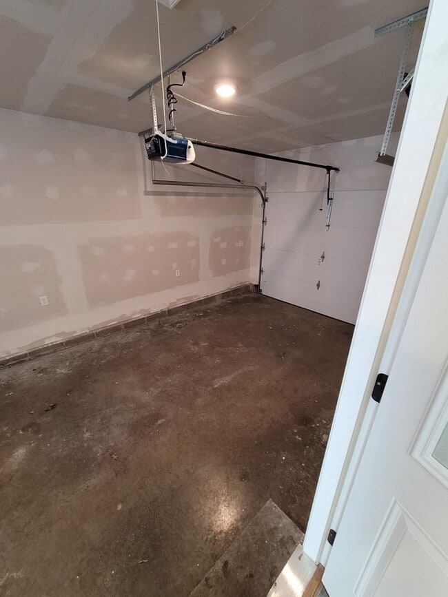 Building Photo - 3 Bedroom, 2 Bath Single Family Home in Camanche, IA