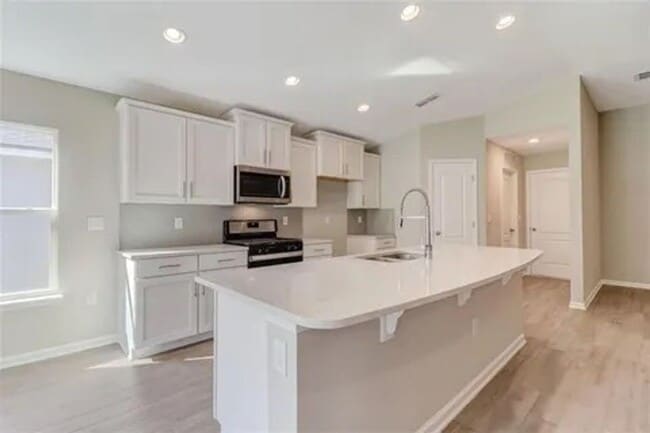 Building Photo - Beautiful 4-Bedroom Home in Gated Communit...