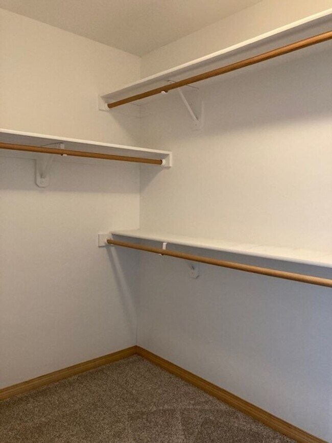 Building Photo - Dog friendly 3 Bedroom Condo!
