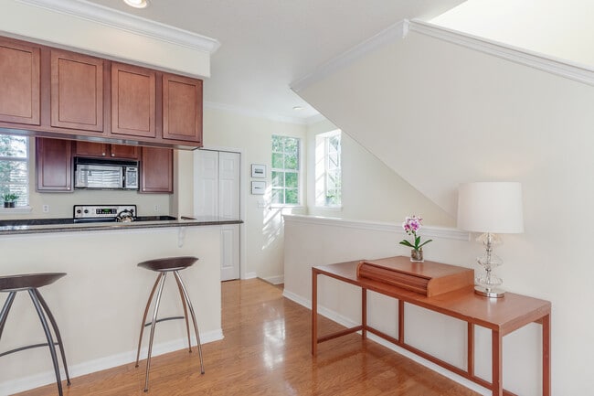 Building Photo - 509 S Matanzas Ave