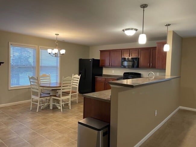 Building Photo - 4 Bedroom House Available August In Gilmor...