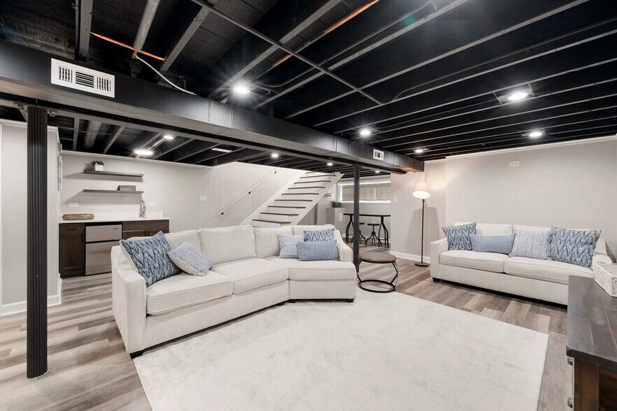 Building Photo - 5641 W 64th St