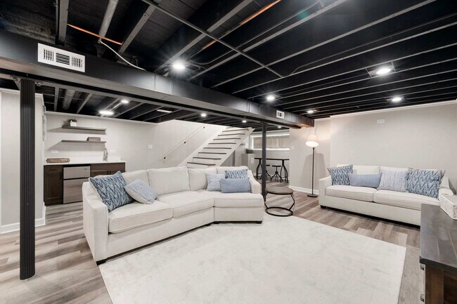 Building Photo - 5641 W 64th St