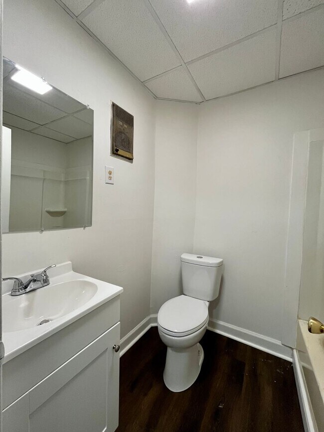 Building Photo - 17-17A E Washington St