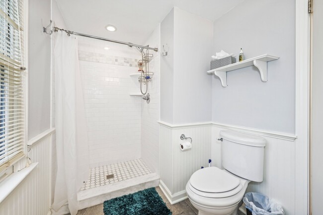 Building Photo - 138 Wildwood Cir