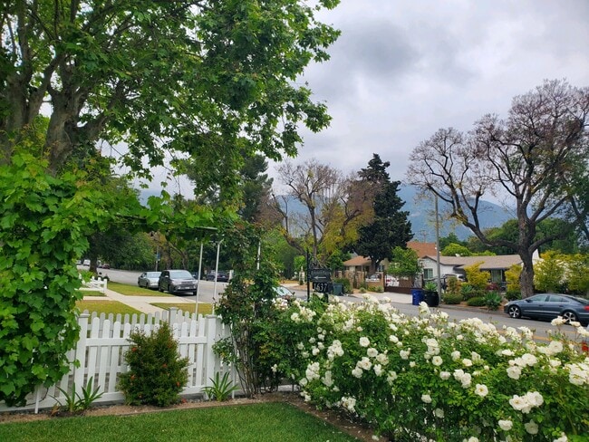 Building Photo - 1637 N Allen Ave