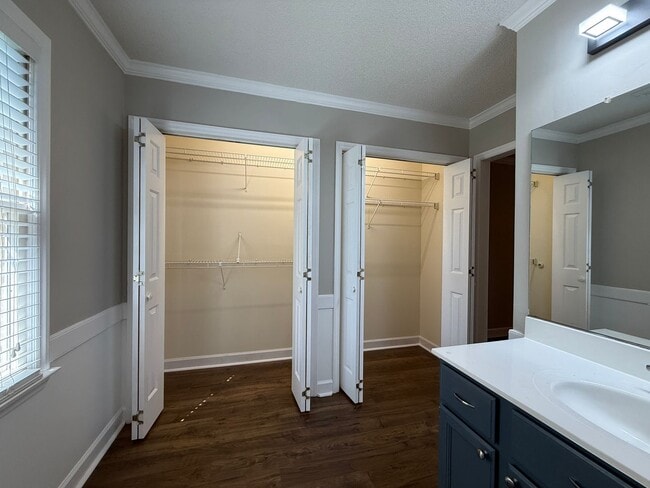 Building Photo - 6714 Amberley Ln