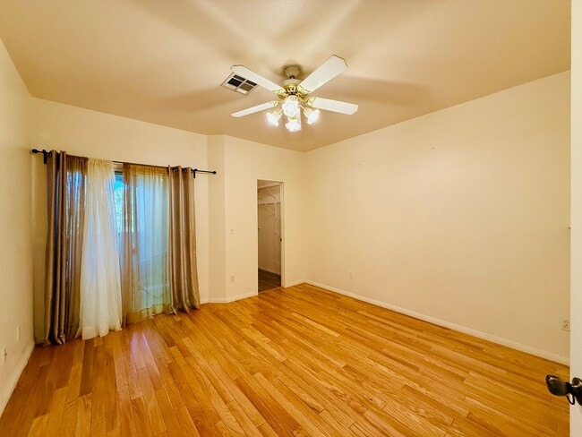 Building Photo - Enjoy resort-style living in this stylish ...