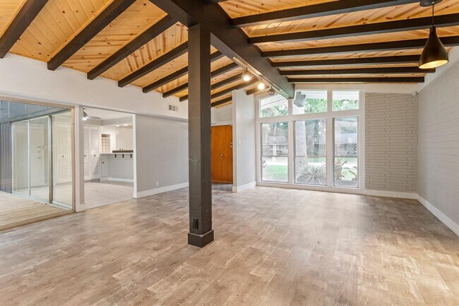 Building Photo - 10234 Hazelhurst Dr