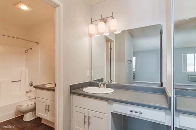 Building Photo - 8517 Paradise Valley Rd