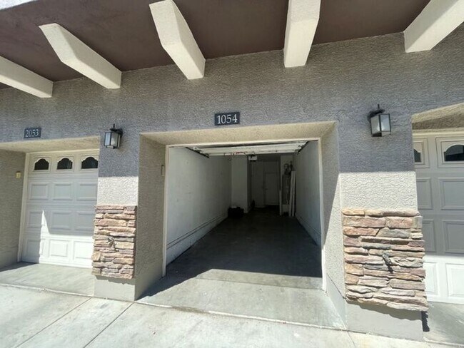 Building Photo - 2150 W Alameda Dr