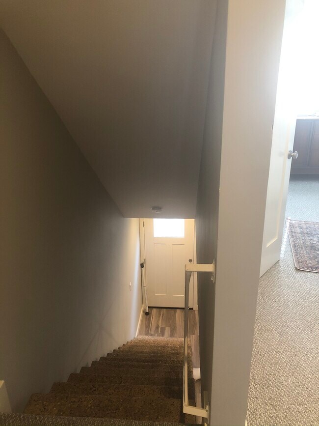 Building Photo - 732 9th St