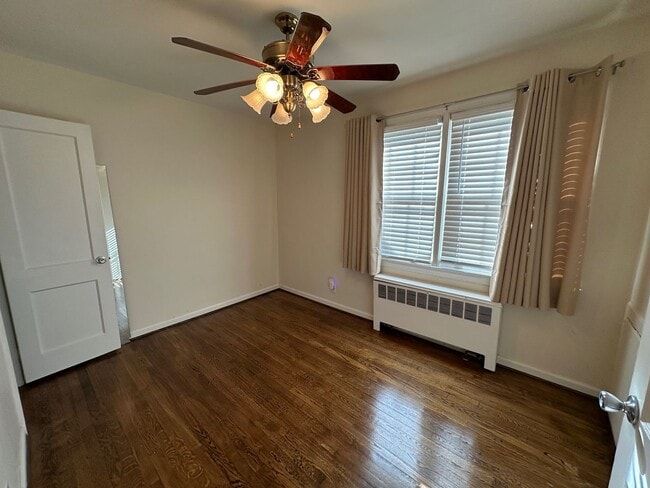 Building Photo - Burlington / Condo