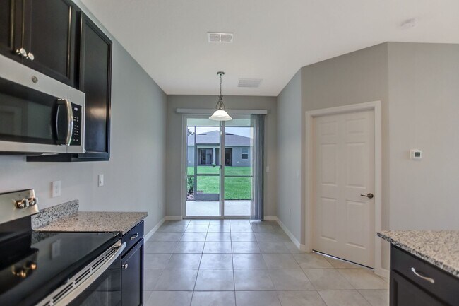 Building Photo - 3 Bedroom 2 Bath Villa in Oak Tree Pointe for RENT!