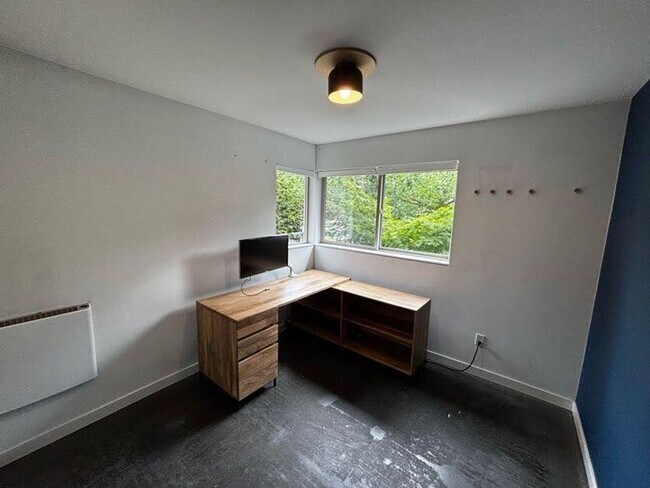 Building Photo - Modern Tri-Story in the heart of Capitol Hill