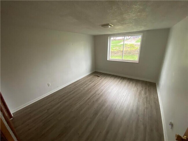 Building Photo - 168 Talbott Dr