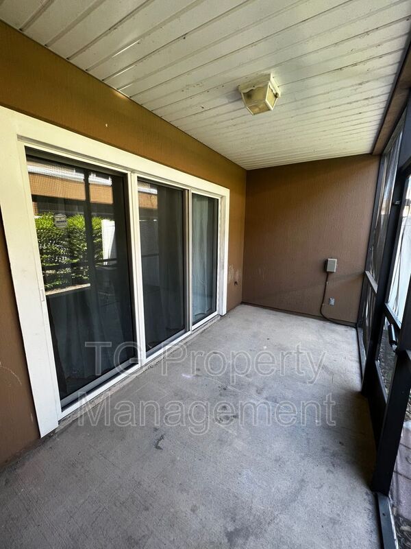 Building Photo - 12999 Sunset Lake Dr