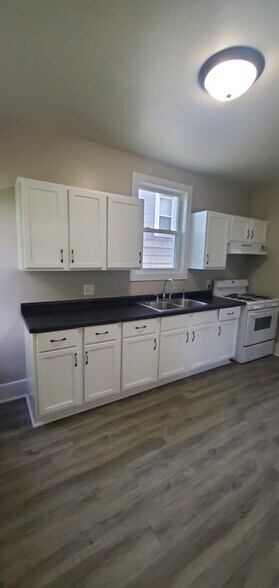 Building Photo - 1606 McDonough St