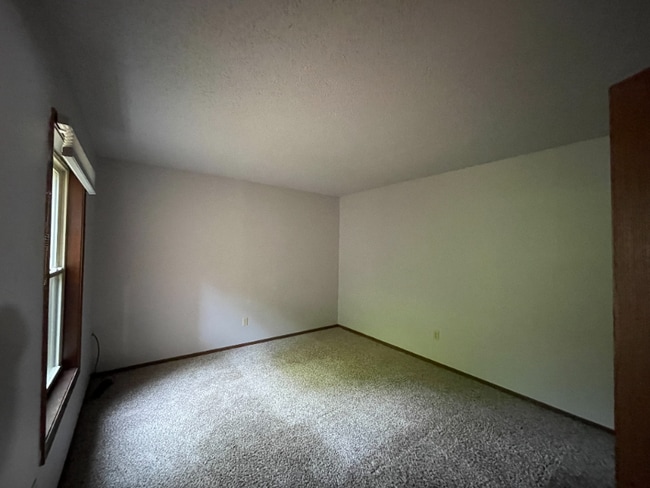 Building Photo - 5727 W Ridgecrest Dr