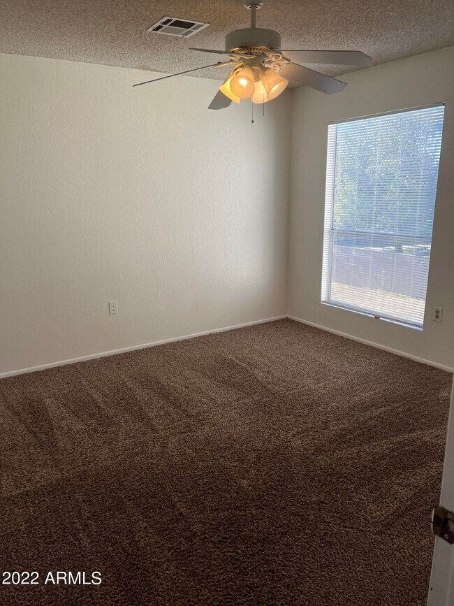 Building Photo - 1524 N Apache Dr